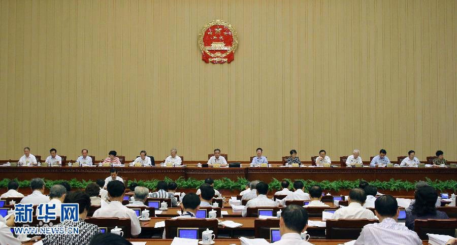 农村土地承包法修正案草案：耕地承包期届满后再延三十年